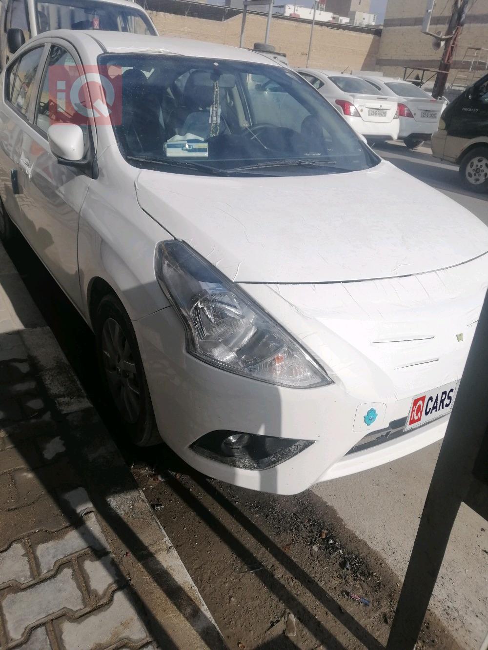 نيسان فيرسا